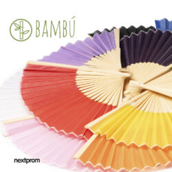 abanicos-con-tela-de-diferentes-colores-y-varillas-de-bambú